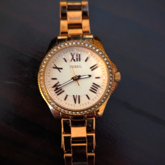 Charming Women's Rose Gold Fossil Watch - Vintage Appeal - Picture 1 of 4